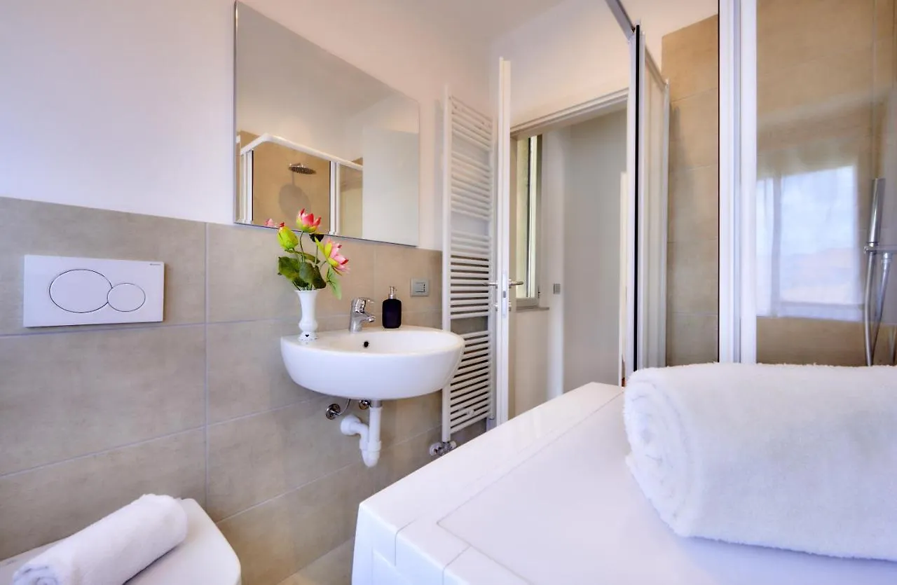 Casa Iris Apartment Varenna 0*,